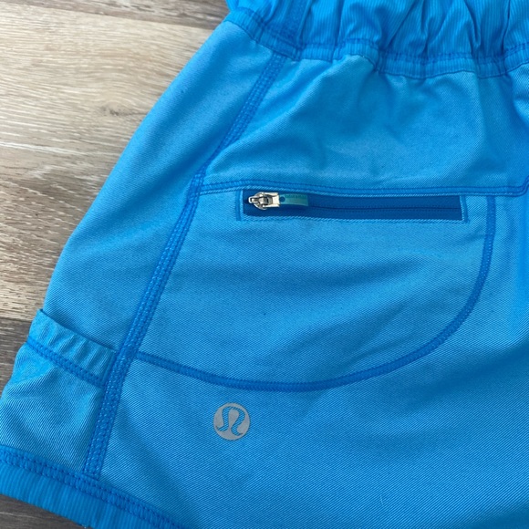 Lululemon Work It Out Short Beach Blanket Blue Size 4 - Picture 4 of 7